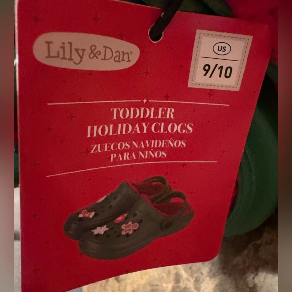 Lily & Dan NWT Kids Green Holiday Clogs with Fun Charms. Size 9/10
